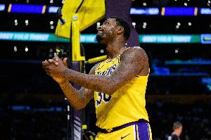 打得还行！斯玛特半场5中2拿到6分1板3助