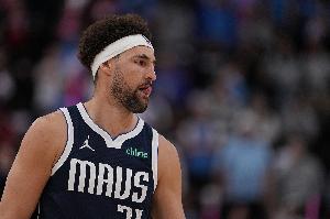 手感不在！克莱半场7中1仅拿3分4板1助