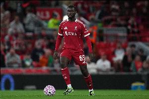 利物浦小将纳洛生涯前2次替补均染红 范戴克、科纳特第一时间安慰