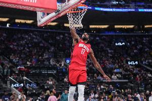 手感不错但失误略多！伊森11中6&三分3中2拿14分5板4助 有5次失误