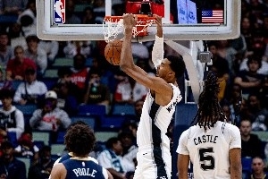 一个赛一个猛！赛季初表现炸裂球员：小里30+10 文班字母都是怪兽