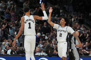 谁能想到？目前未尝败绩球队：雷霆6-0 马刺5-0 公牛4-0 76人4-0