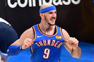 作用不在得分！卡鲁索5中0未得分拿2板2助3断 正负值+11