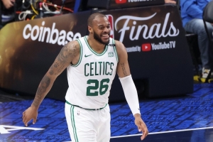 马祖拉：蒂尔曼是那种可以信任的球员 他对位恩比德表现相当棒