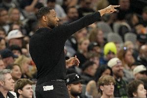 还没赢球！鹈鹕主帅谈争胜：把所有能量都倾注球场 一切会好起来