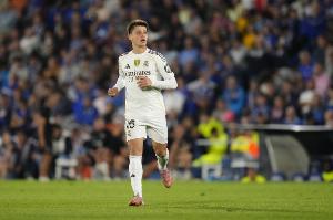 记者：居莱尔脚踝轻微受伤，皇马考虑到已三球领先决定换下他