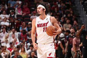 拼尽全力！哈克斯16中11高效空砍全场最高31分外加8板4助