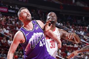 乌度卡谈进攻篮板率第1：上赛季这就是我们的目标 希望能继续提升